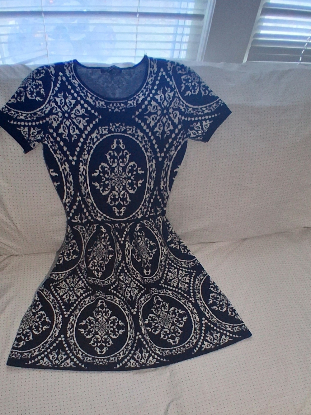 Romeo & Juliet Couture Damask Knitfit & Flare Sweater Dress Size Med Womens Mini